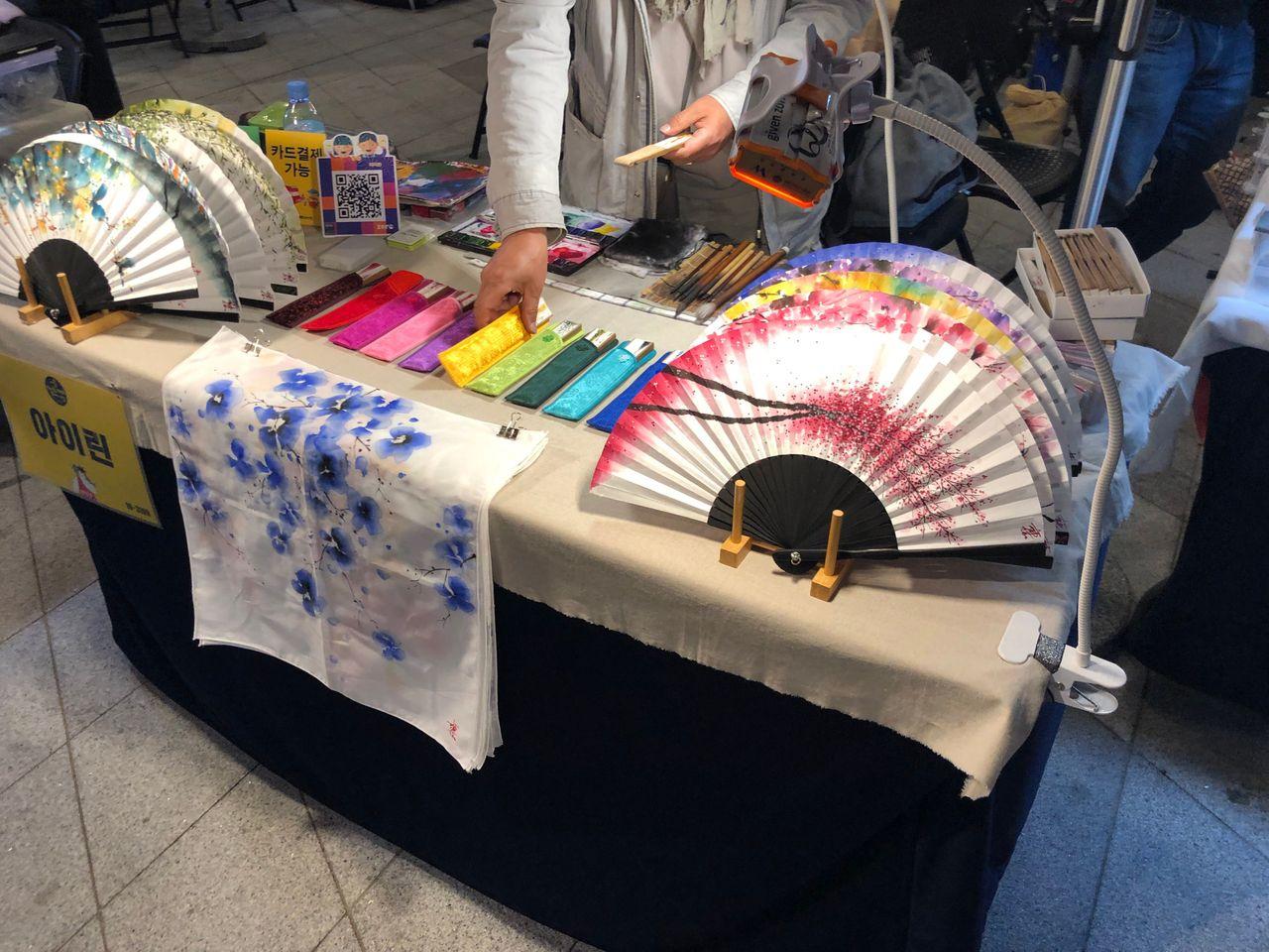 2025 Dongdaemun Night Market Visit! - Enjoy all the attractions from lively DDP night market!